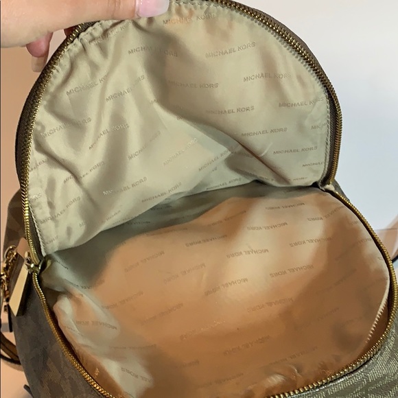 Authentic Micheal Kors backpack !!!!! W/ dust bag main image 5